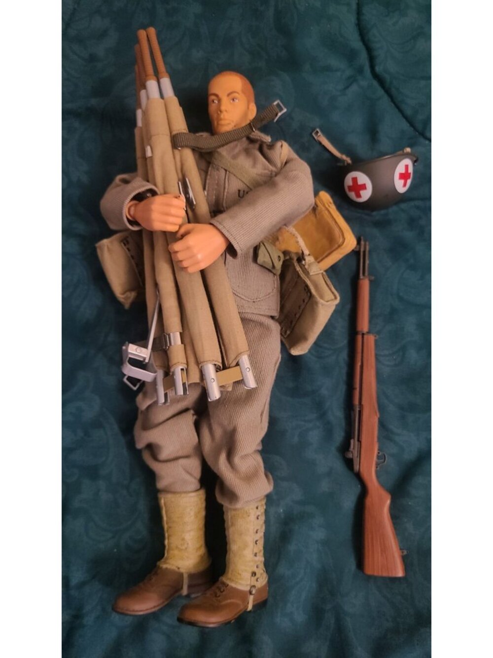 Dragon DID Models 12" WWII US Army Infantry Medic Figure + Gear
